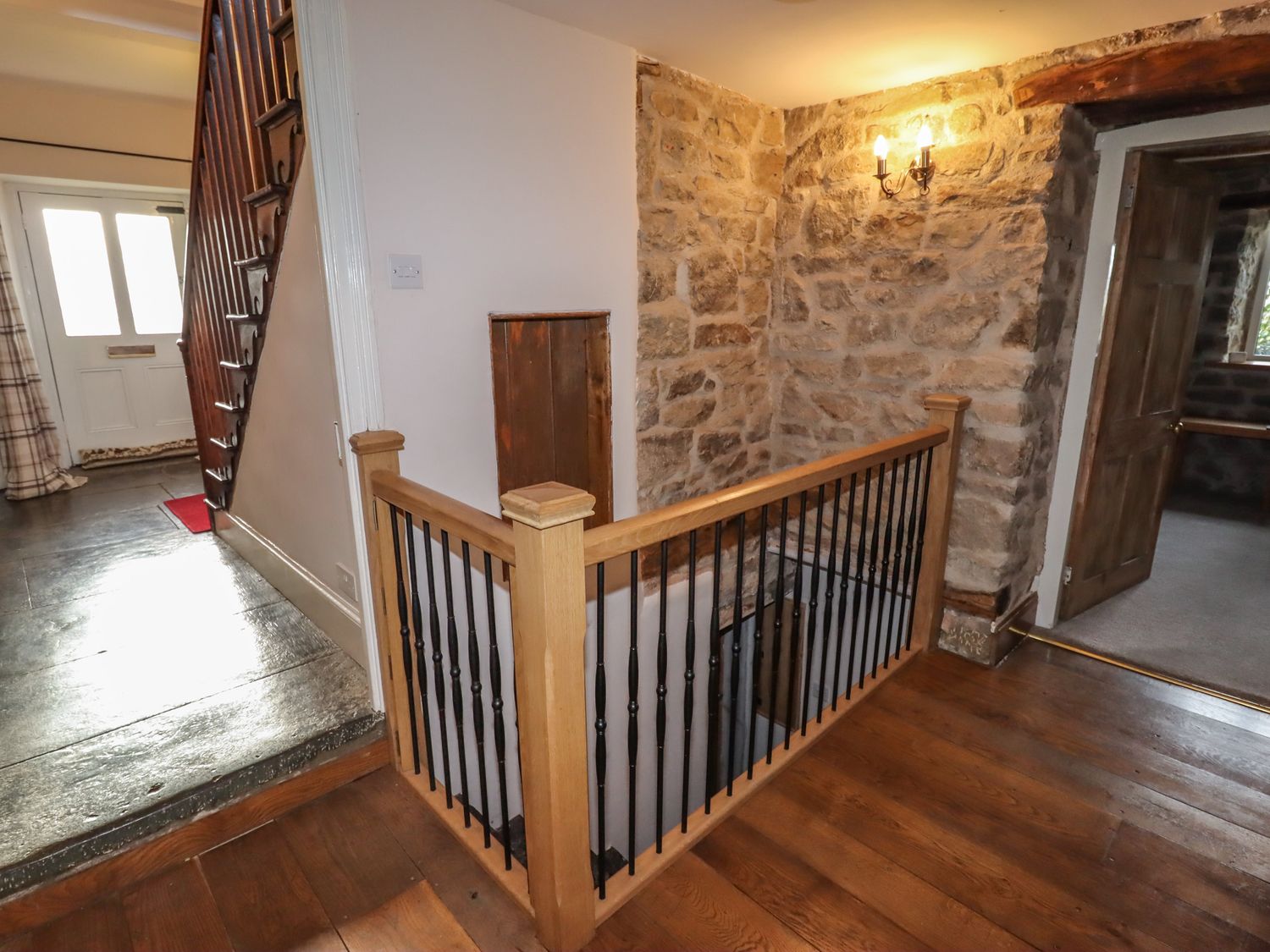 Wayside House, Aston On Clun, Shropshire. In AONB. Near shop and pub. Woodburning stove. Hot tub. TV