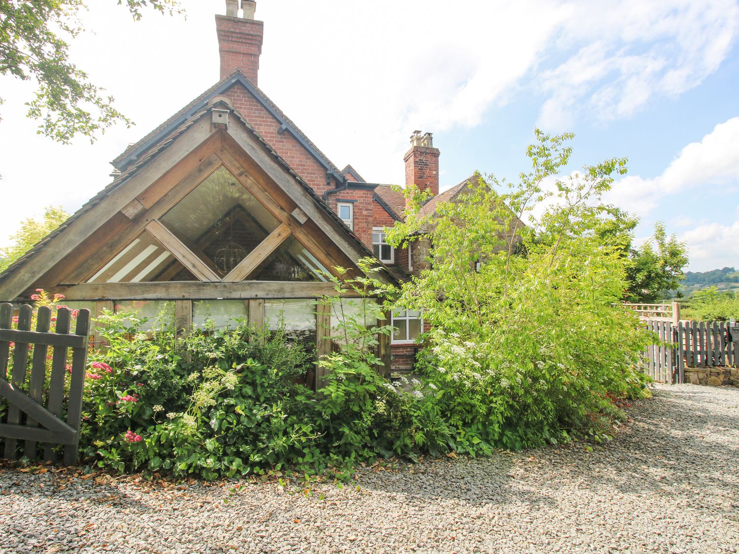 Wayside House, Aston On Clun, Shropshire. In AONB. Near shop and pub. Woodburning stove. Hot tub. TV