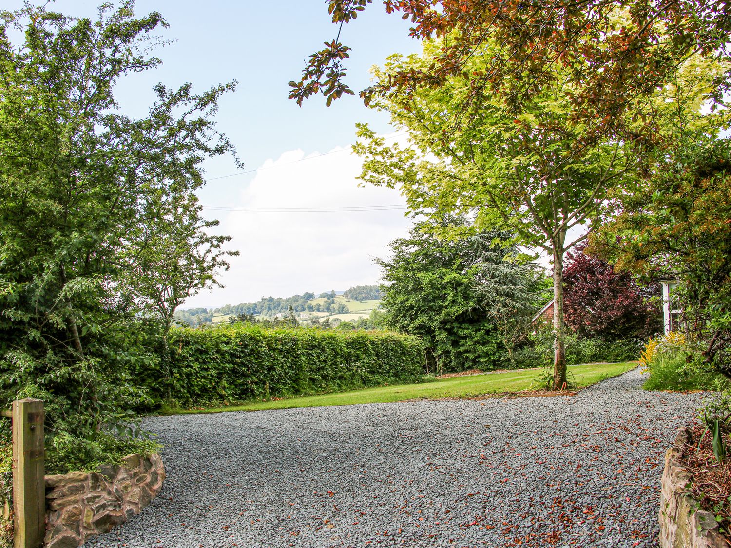 Wayside House, Aston On Clun, Shropshire. In AONB. Near shop and pub. Woodburning stove. Hot tub. TV