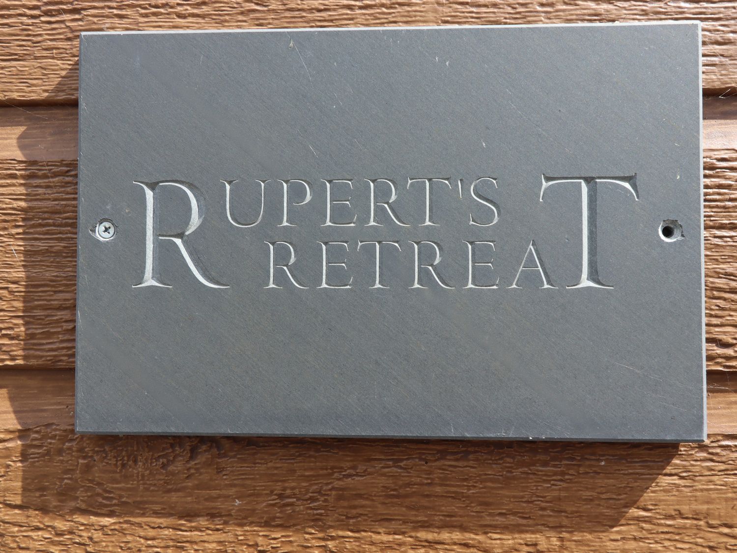 Ruperts Retreat, in Nateby near Garstang, Lancashire. Off-road parking. Hot tub. Near AONB. Parking.