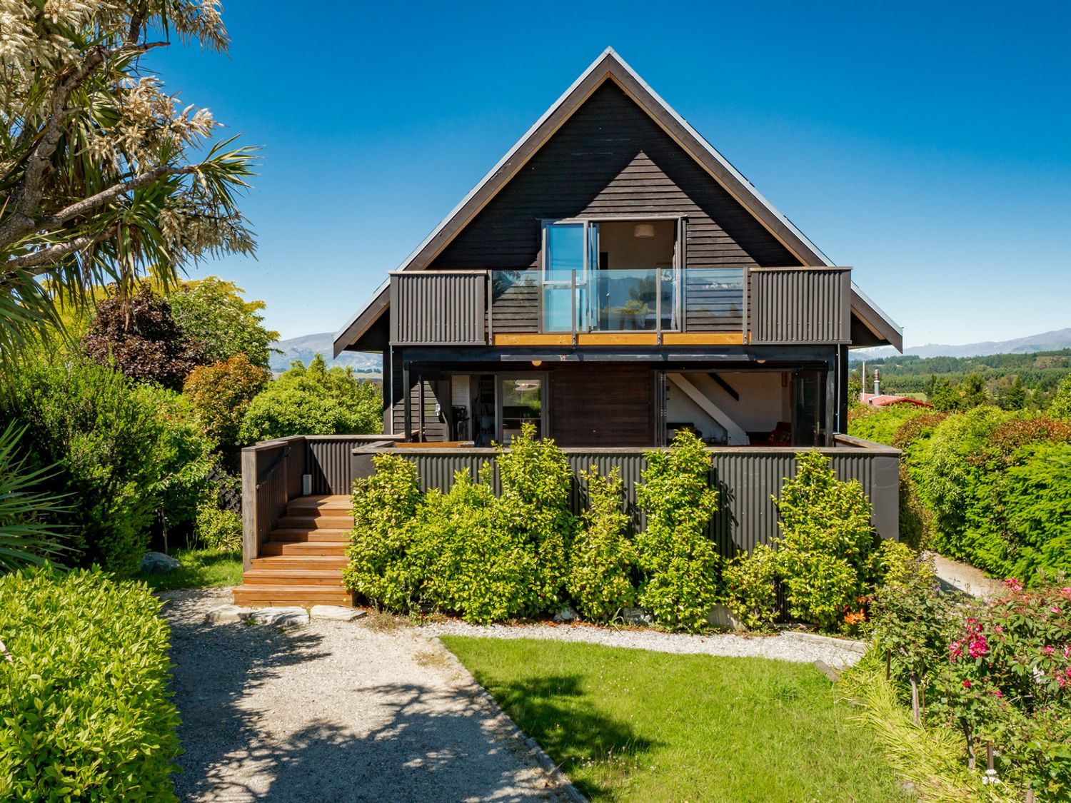 Views on Parry - Lake Hāwea Holiday Home                     photo 2