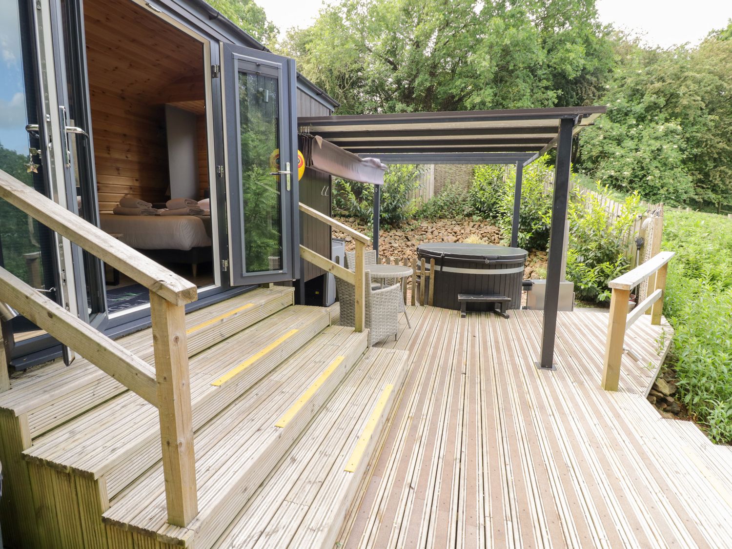 The Sheperds Hut at Bridge Lake Farm & Fishery, Chacombe