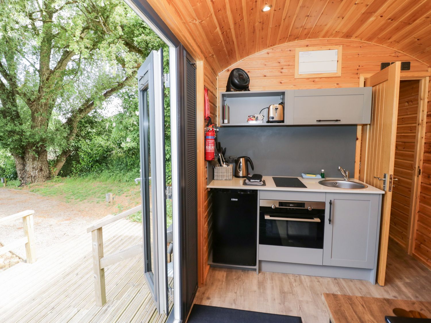 The Sheperds Hut at Bridge Lake Farm & Fishery, Chacombe