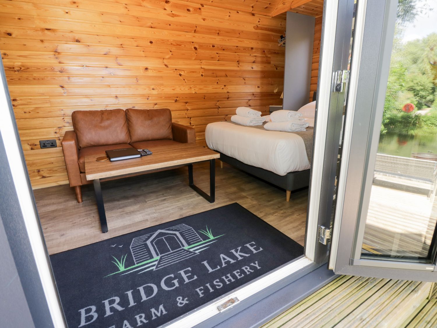 The Sheperds Hut at Bridge Lake Farm & Fishery, Chacombe