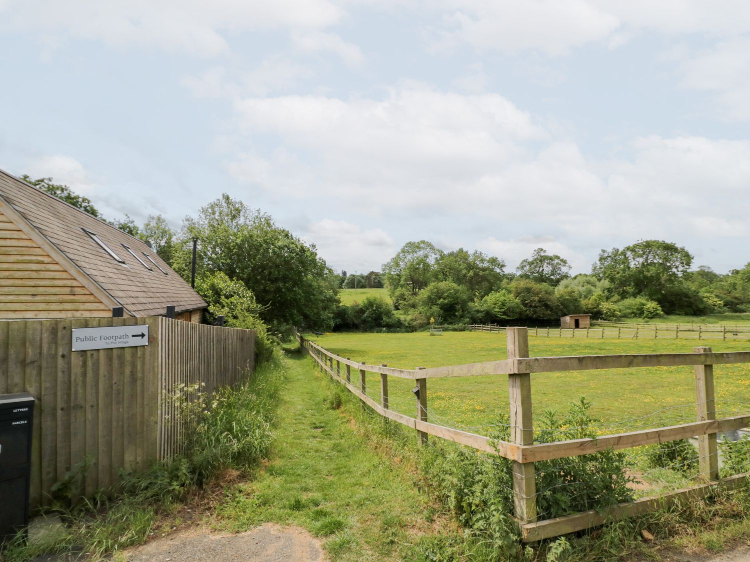The Sheperds Hut at Bridge Lake Farm & Fishery, Chacombe