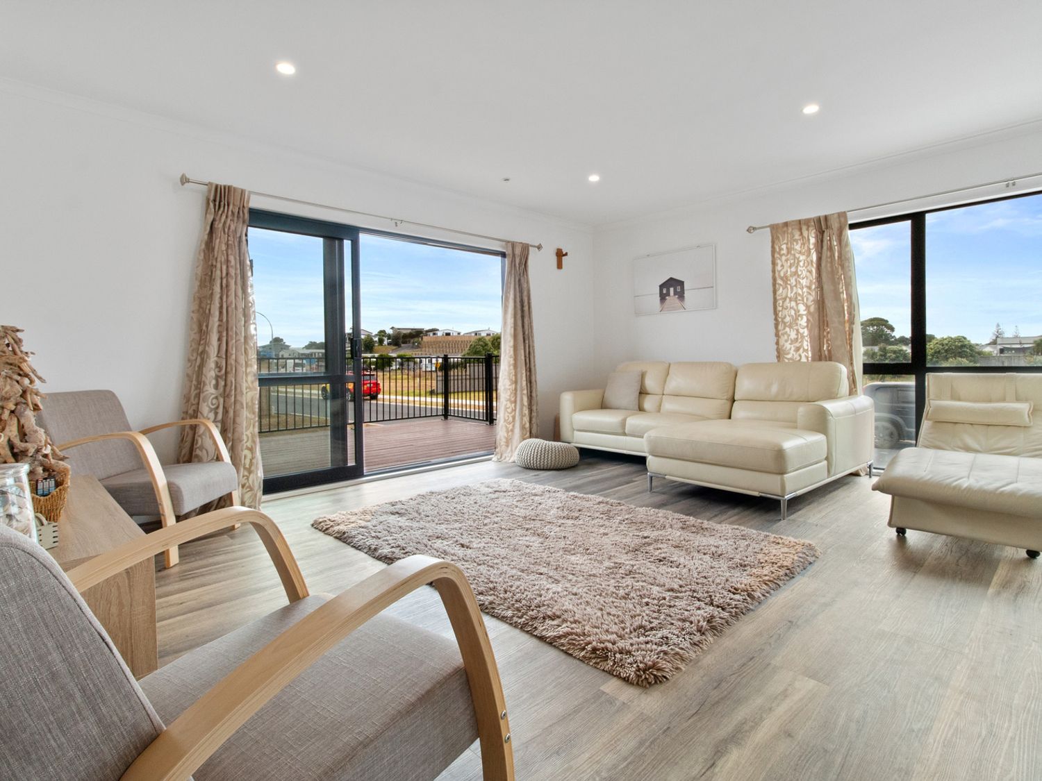 Sandy Shores - Waihi Beach Holiday Home                     photo 2