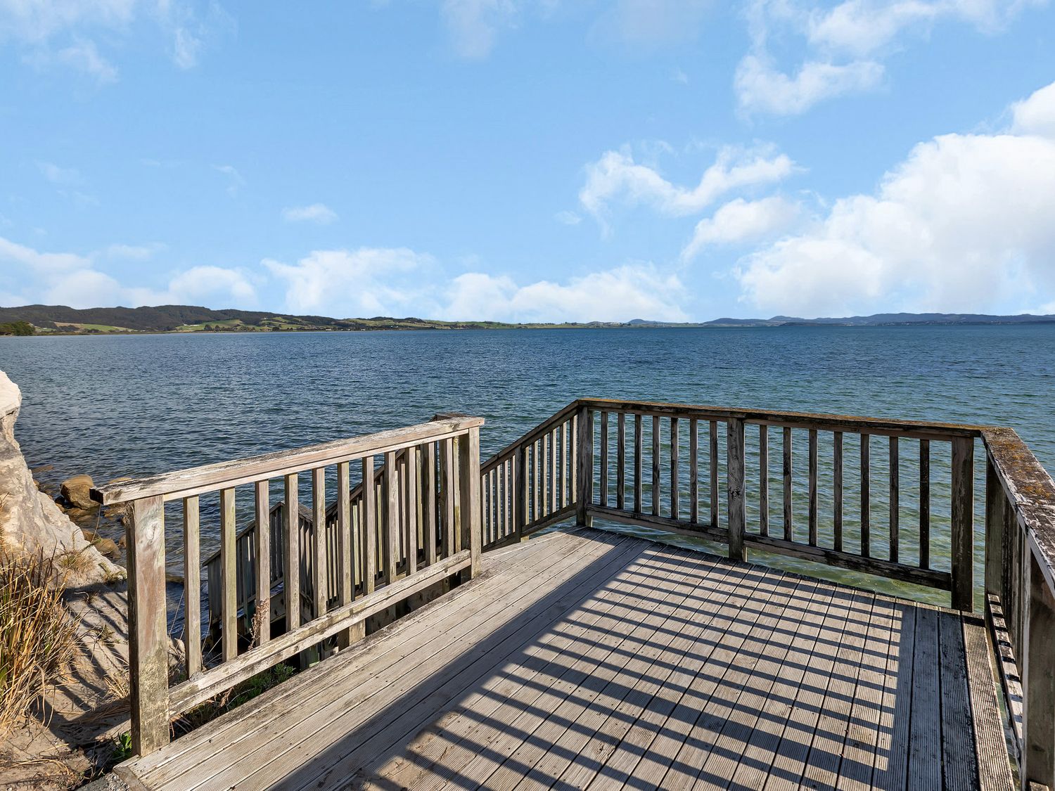 The Leading Light - One Tree Point Holiday Home                     photo 24