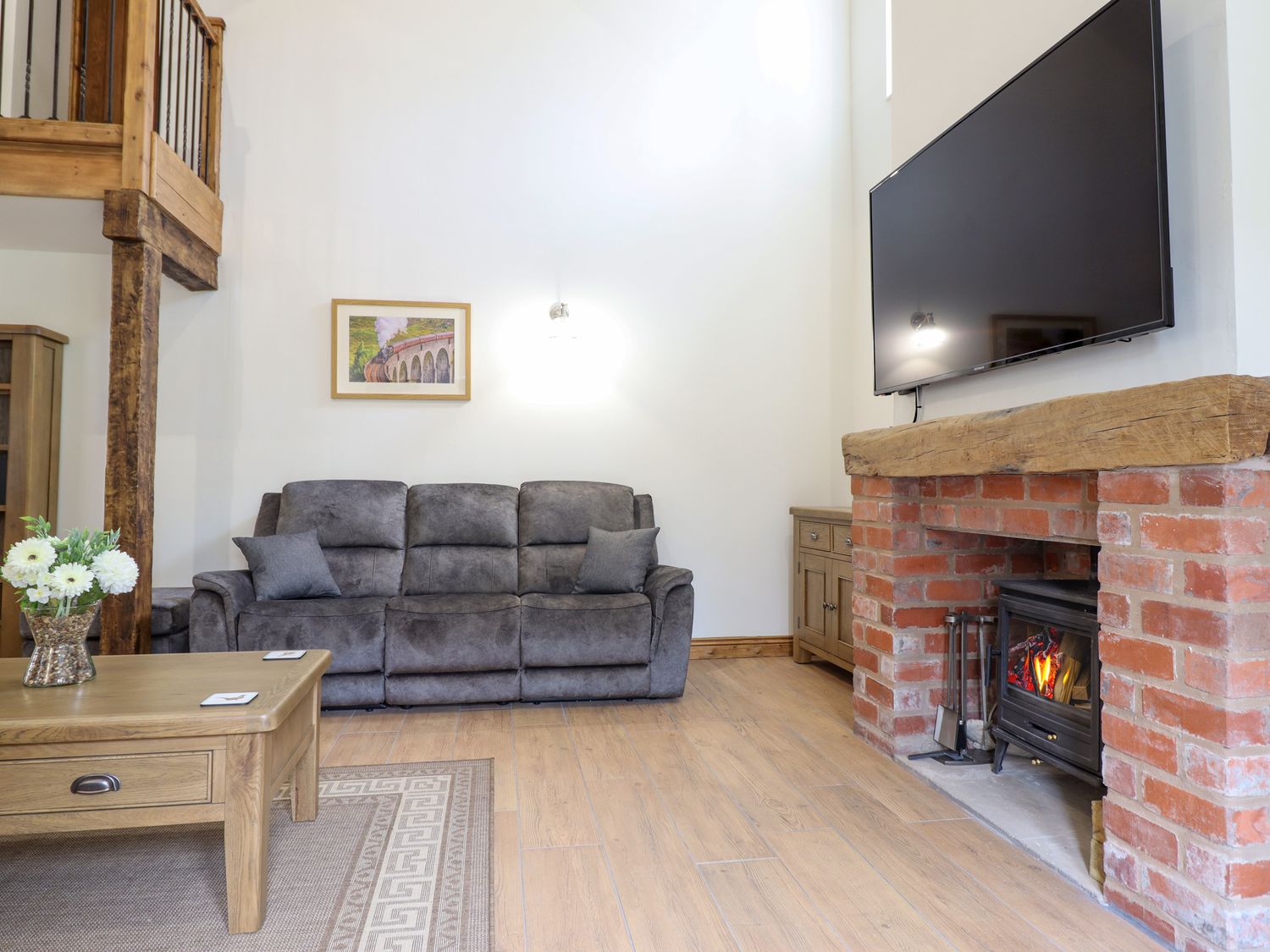 Llwydiarth Saw Mill in Llwydiarth near Llanfair Caereinion, Powys. Hot tub. Pet-friendly. En-suites.