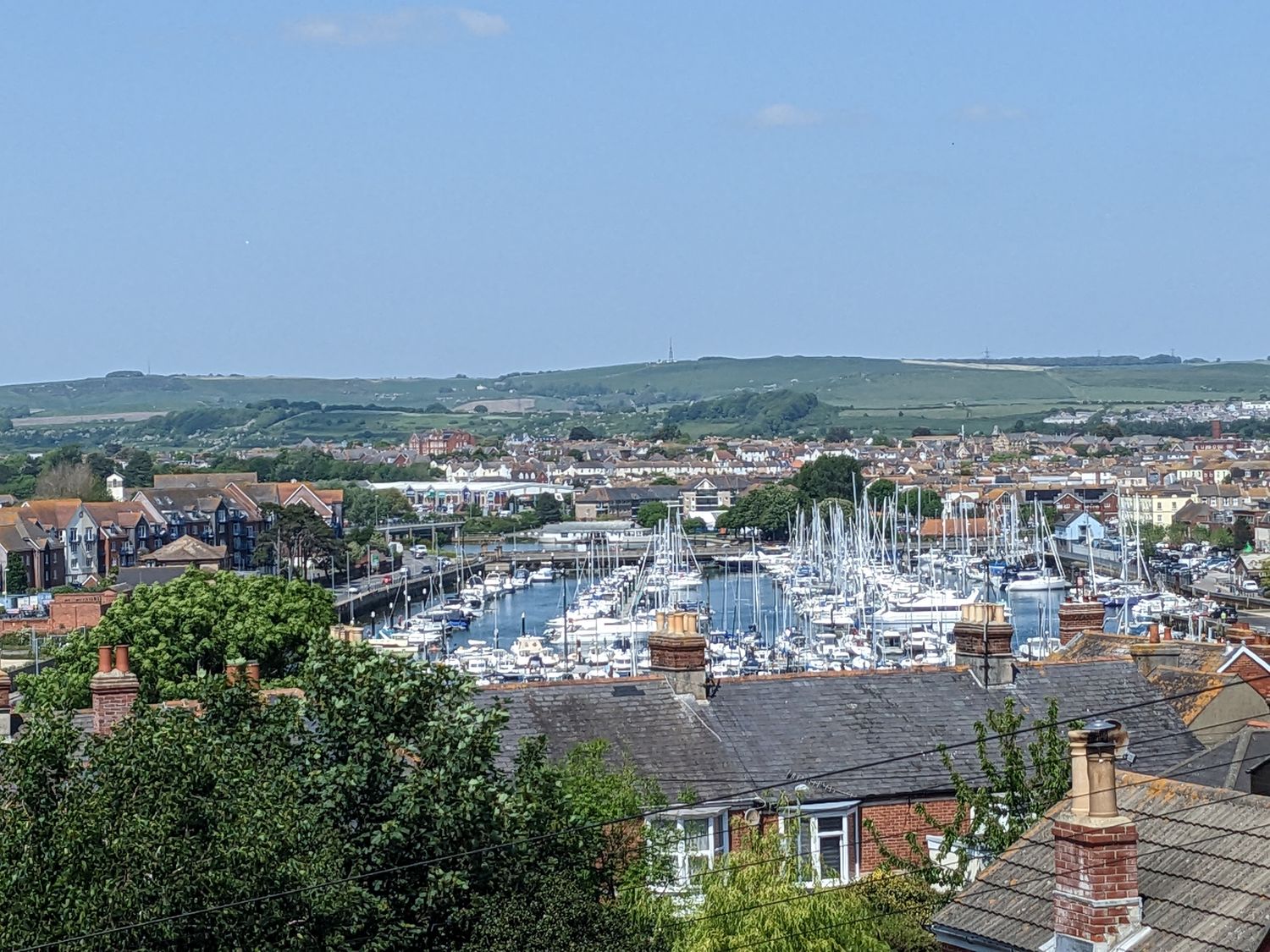 North Harbour House, Weymouth, Dorset. Three-storey. 3-bedrooms. Pet-friendly. Beach close. Hot tub.