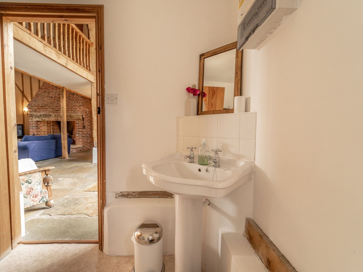 Manor Farm Barn is a glorious, 17th-century barn conversion in Thorndon, Suffolk. Hot tub. Character