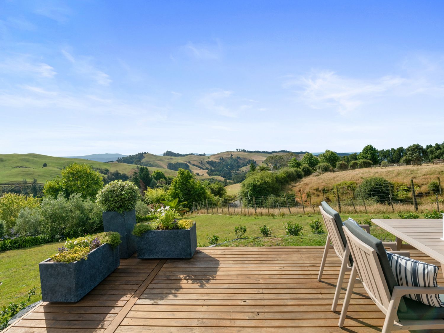 Kaiate - Papamoa Hills Holiday Cabin                     photo 18