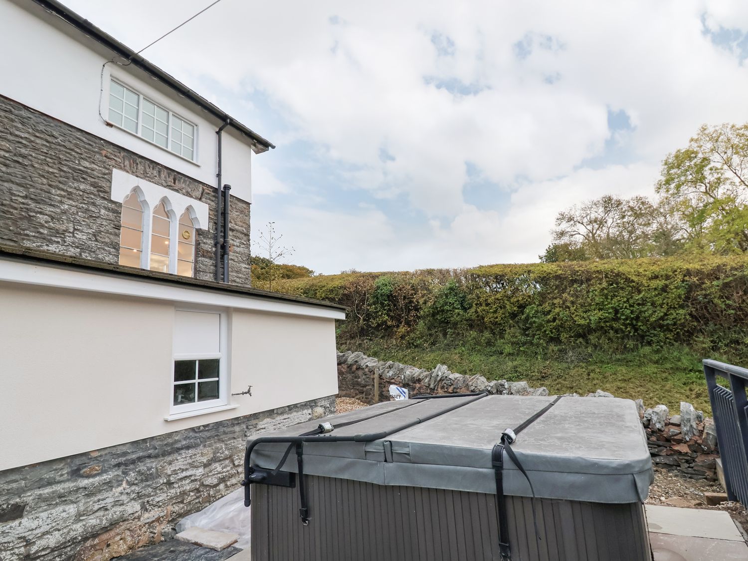 The Old School, Llansannan, Conwy. Five bedrooms. Child & pet-friendly. Patio with hot tub. Smart TV