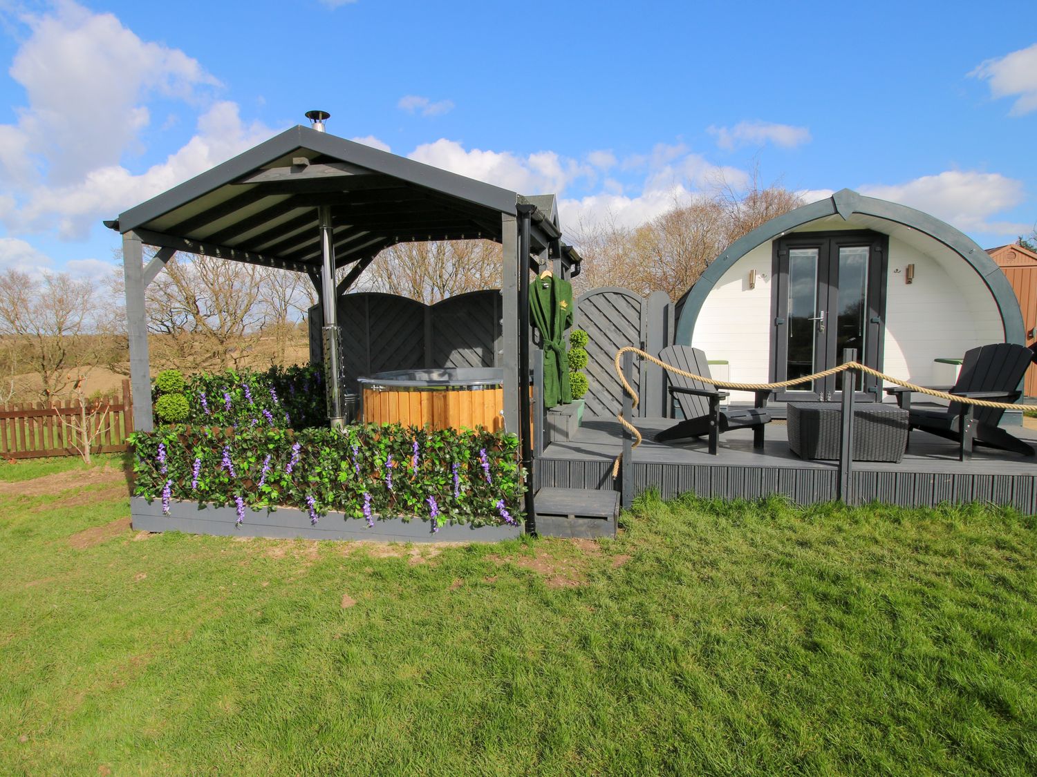 Cherry Pod, Meole Brace