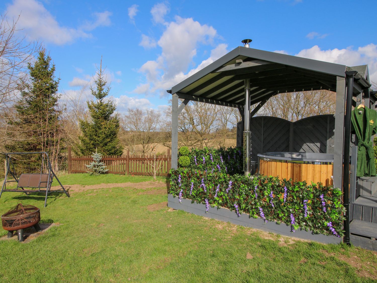 Cherry Pod, Meole Brace