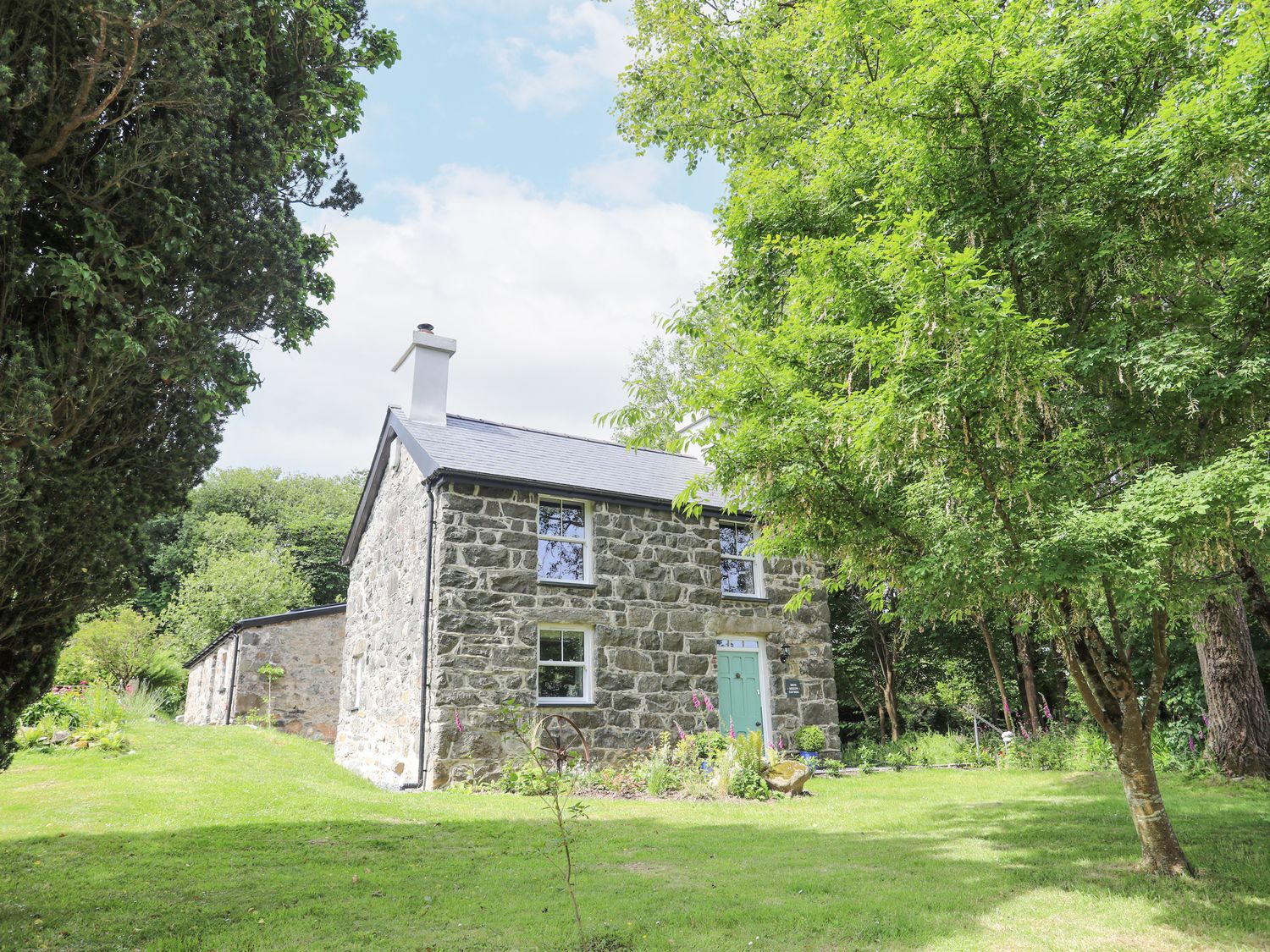 Bryn Moelyn Cottage, Morfa Nefyn, Gwynedd. Near an AONB. Countryside location. Near a National Park.