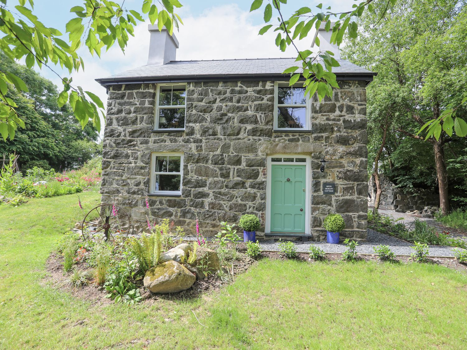 Bryn Moelyn Cottage, Morfa Nefyn, Gwynedd. Near an AONB. Countryside location. Near a National Park.