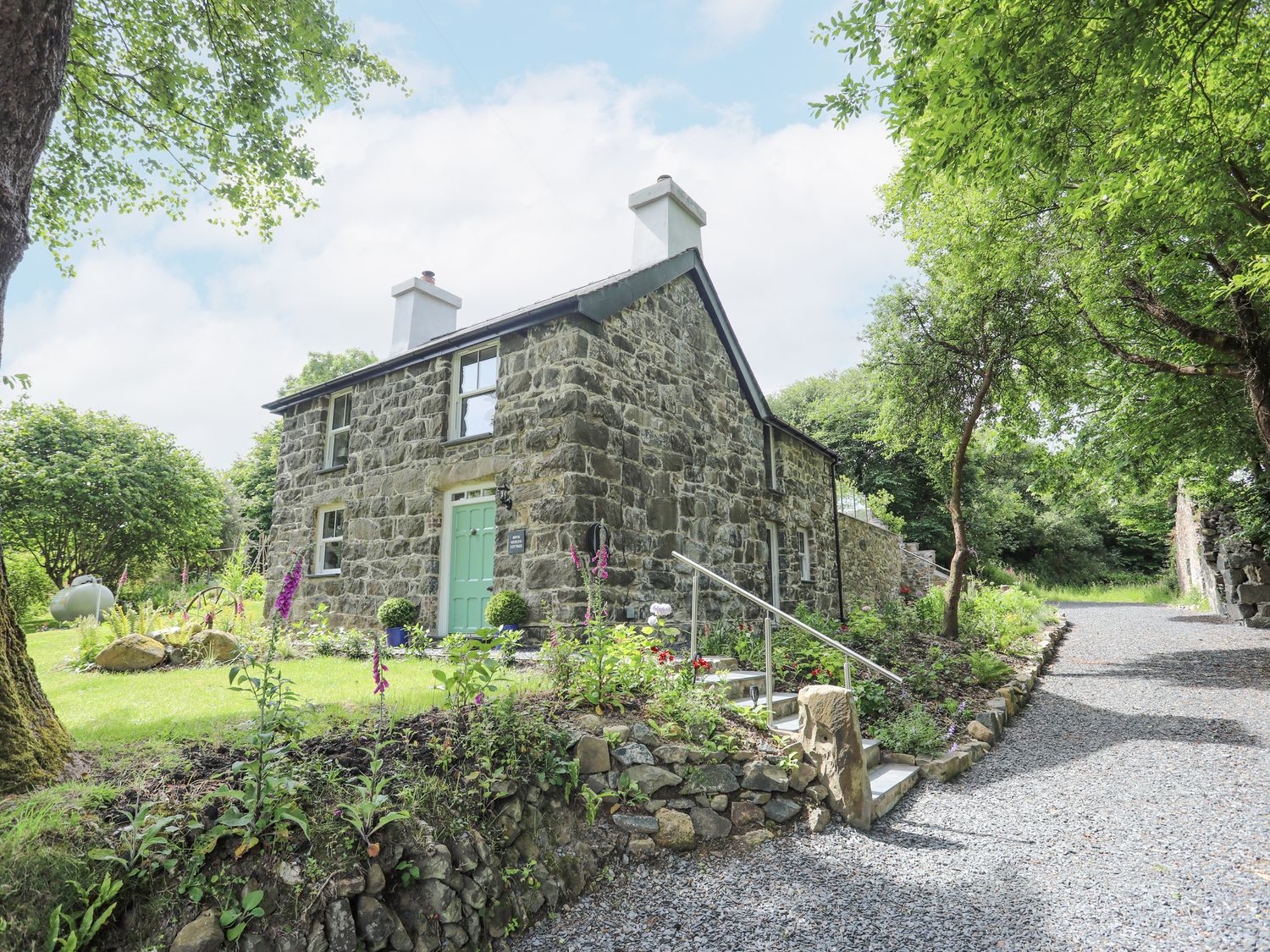 Bryn Moelyn Cottage, Morfa Nefyn, Gwynedd. Near an AONB. Countryside location. Near a National Park.