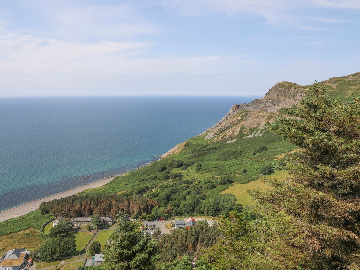 Bryn Moelyn Cottage, Morfa Nefyn, Gwynedd. Near an AONB. Countryside location. Near a National Park.