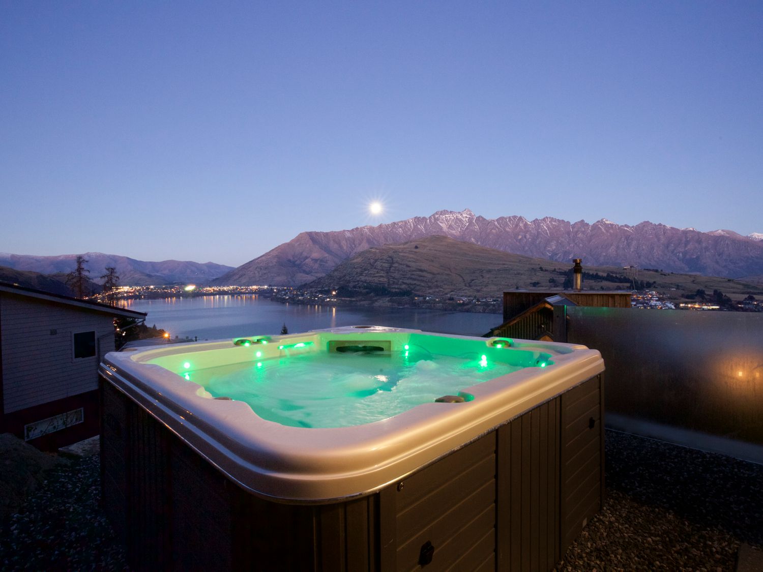 Hensman Haven - Queenstown Holiday Home                     photo 28