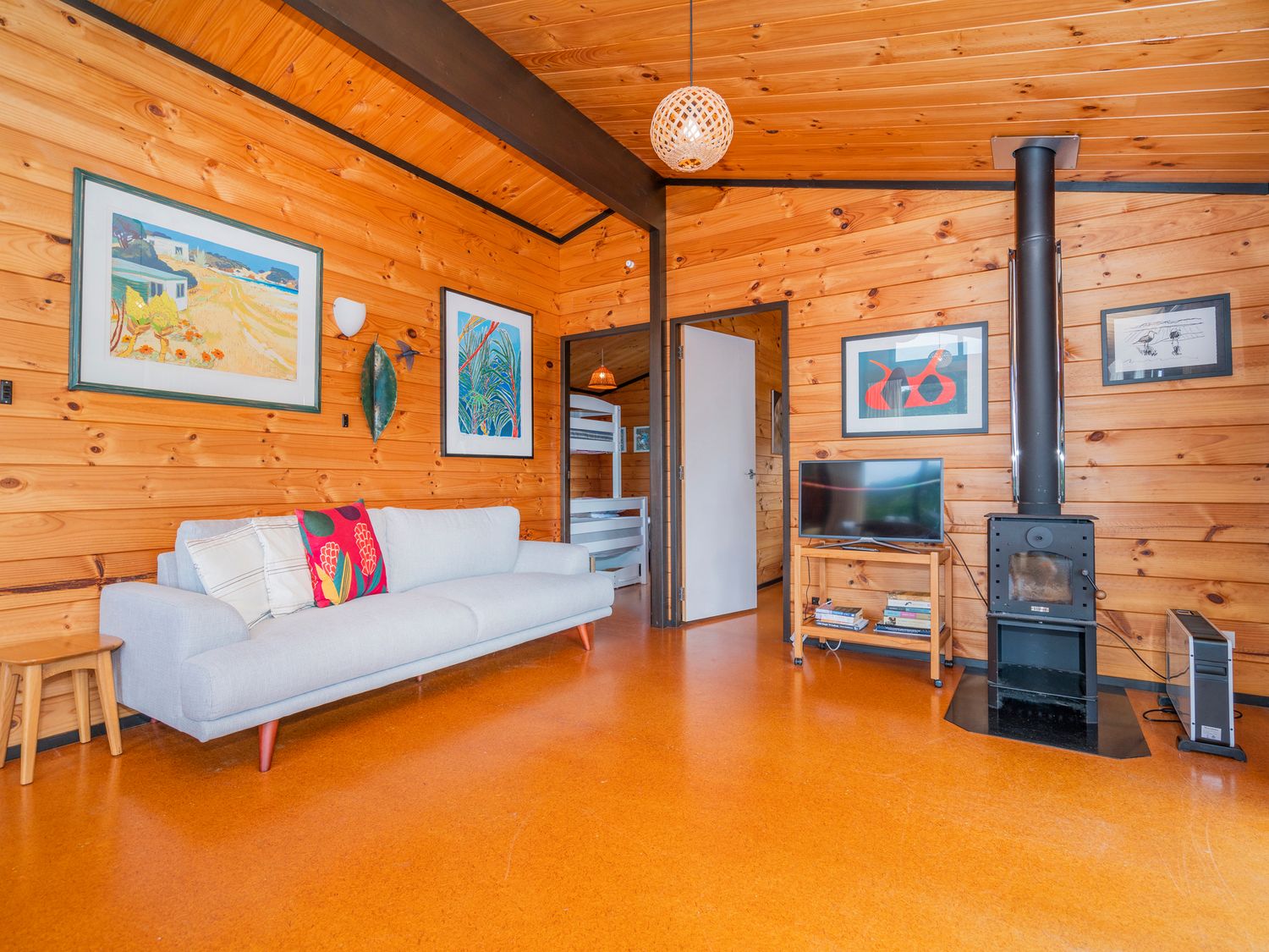 Beach Lovers Bach - Hahei Holiday Home                     photo 2
