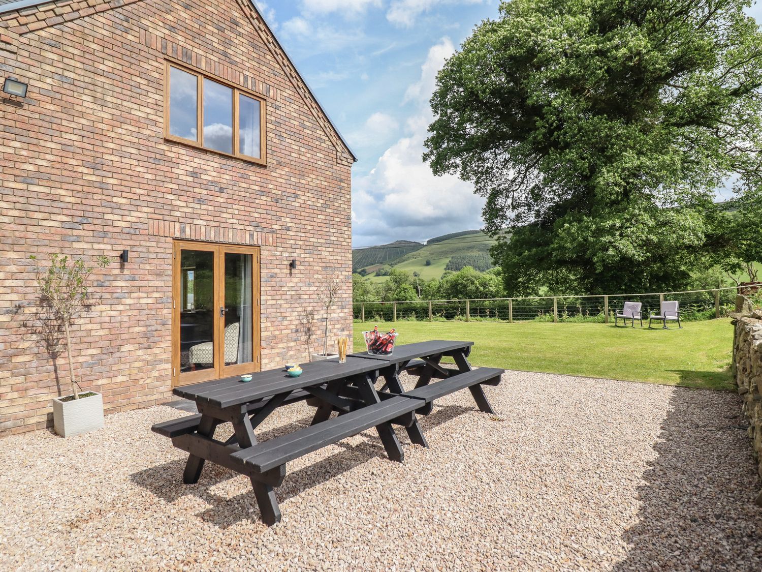 Cwmwr, Penybontfawr