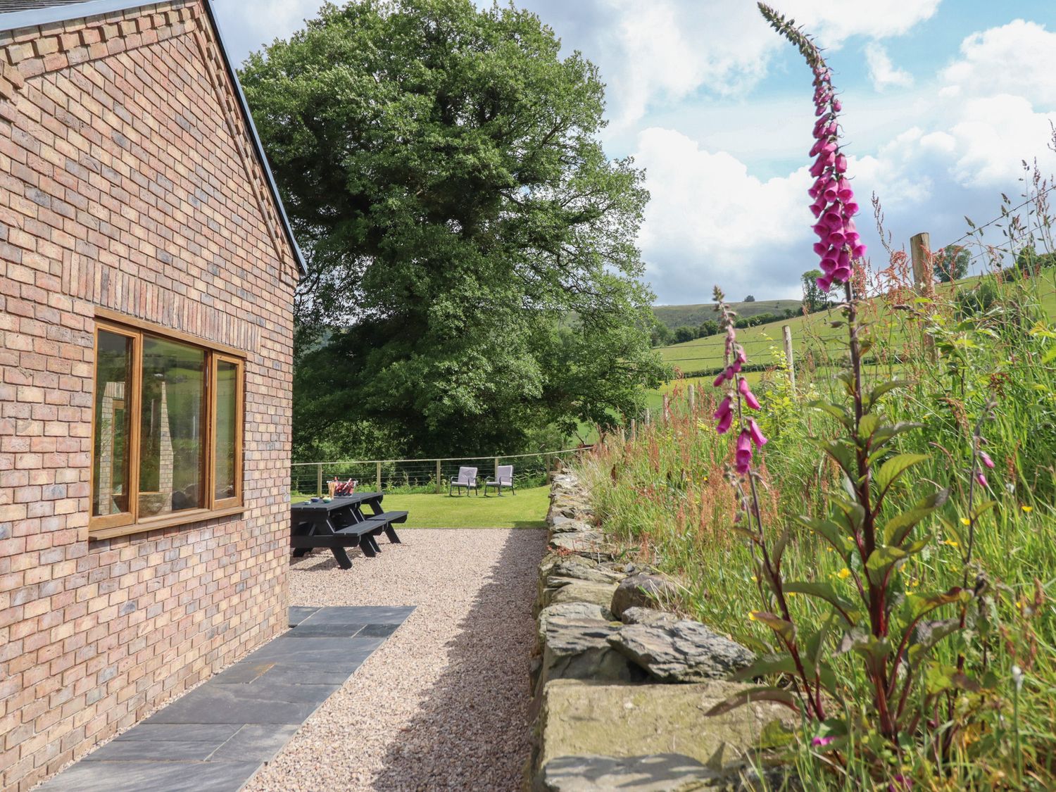 Cwmwr, Penybontfawr