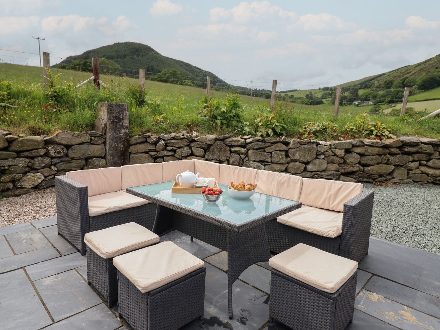 Cwmwr, Penybontfawr
