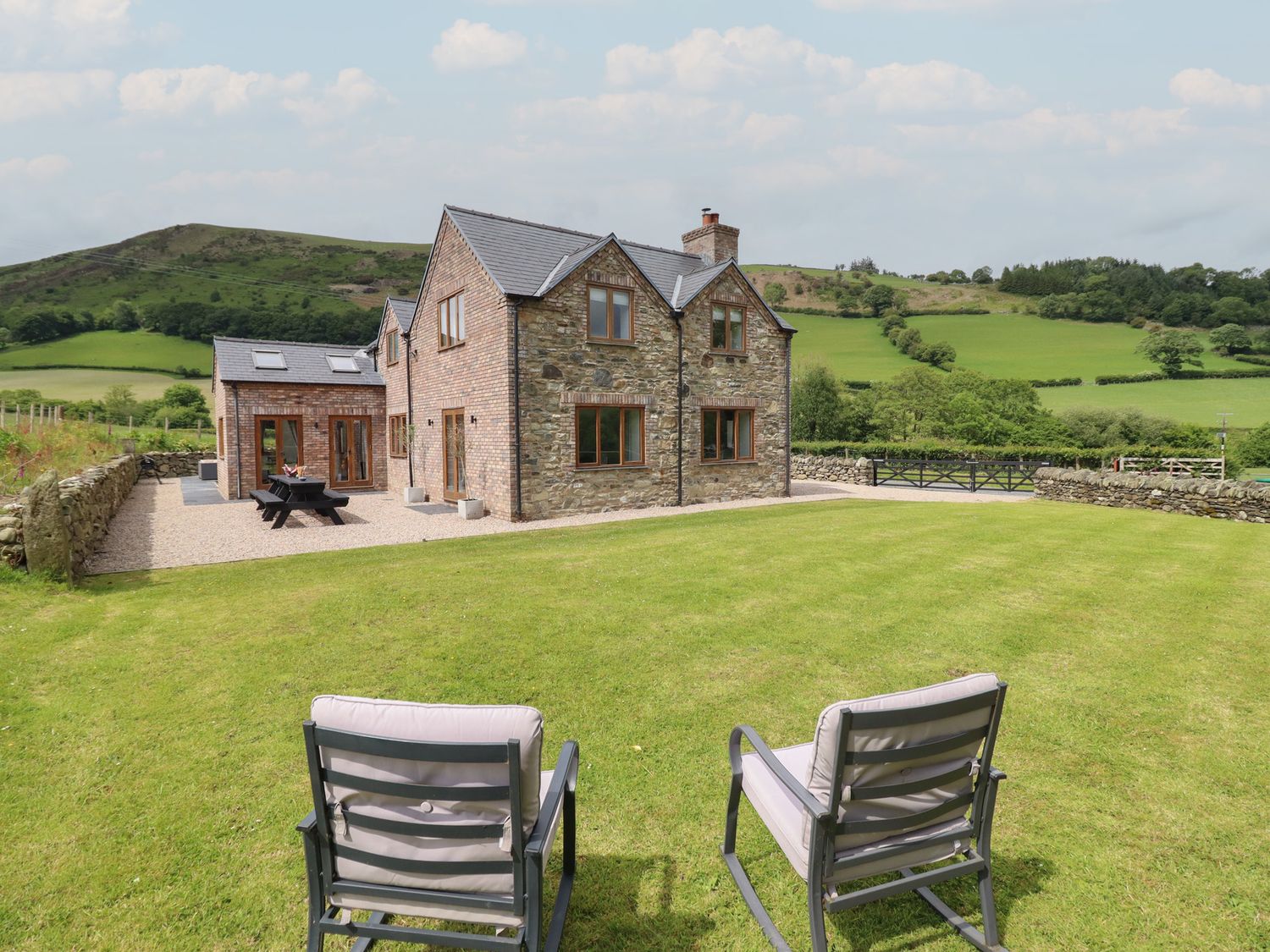 Cwmwr, Penybontfawr