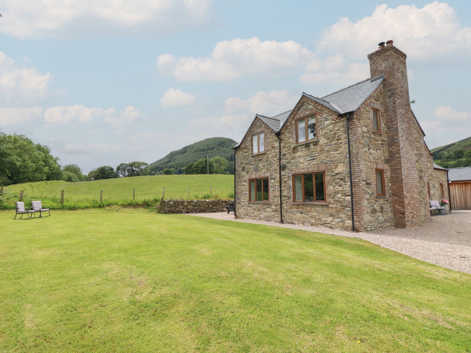 Cwmwr, Penybontfawr