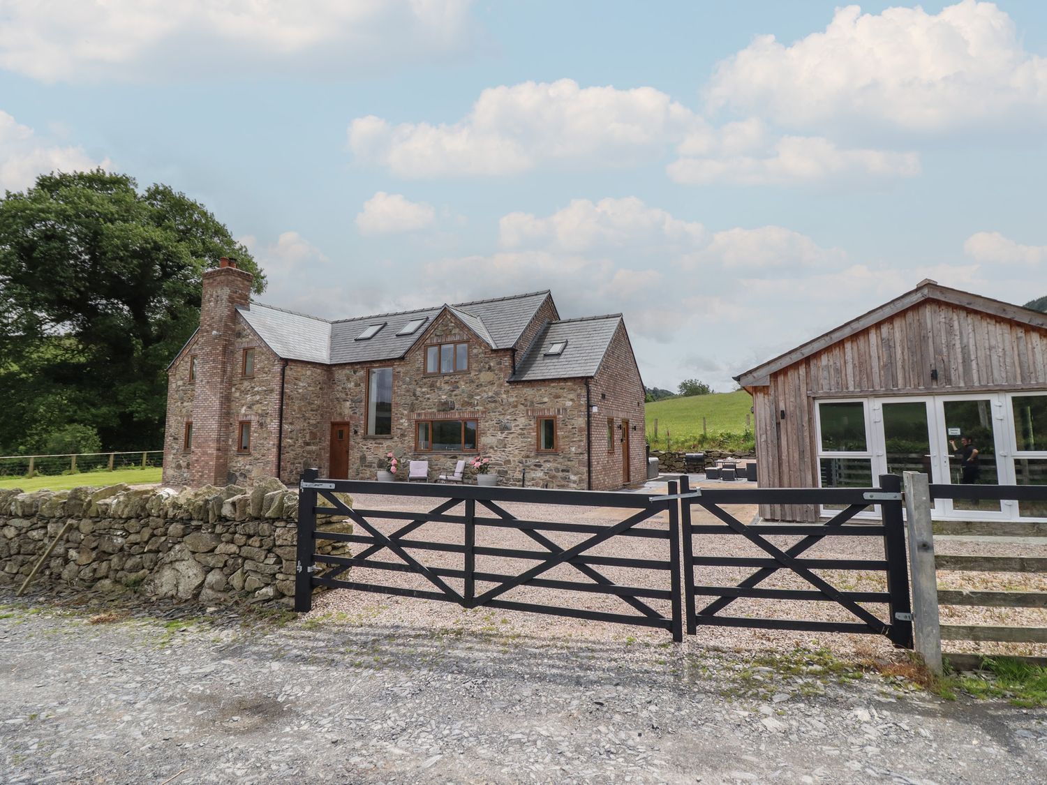 Cwmwr, Penybontfawr