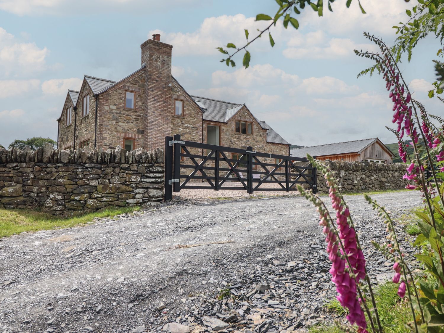 Cwmwr, Penybontfawr