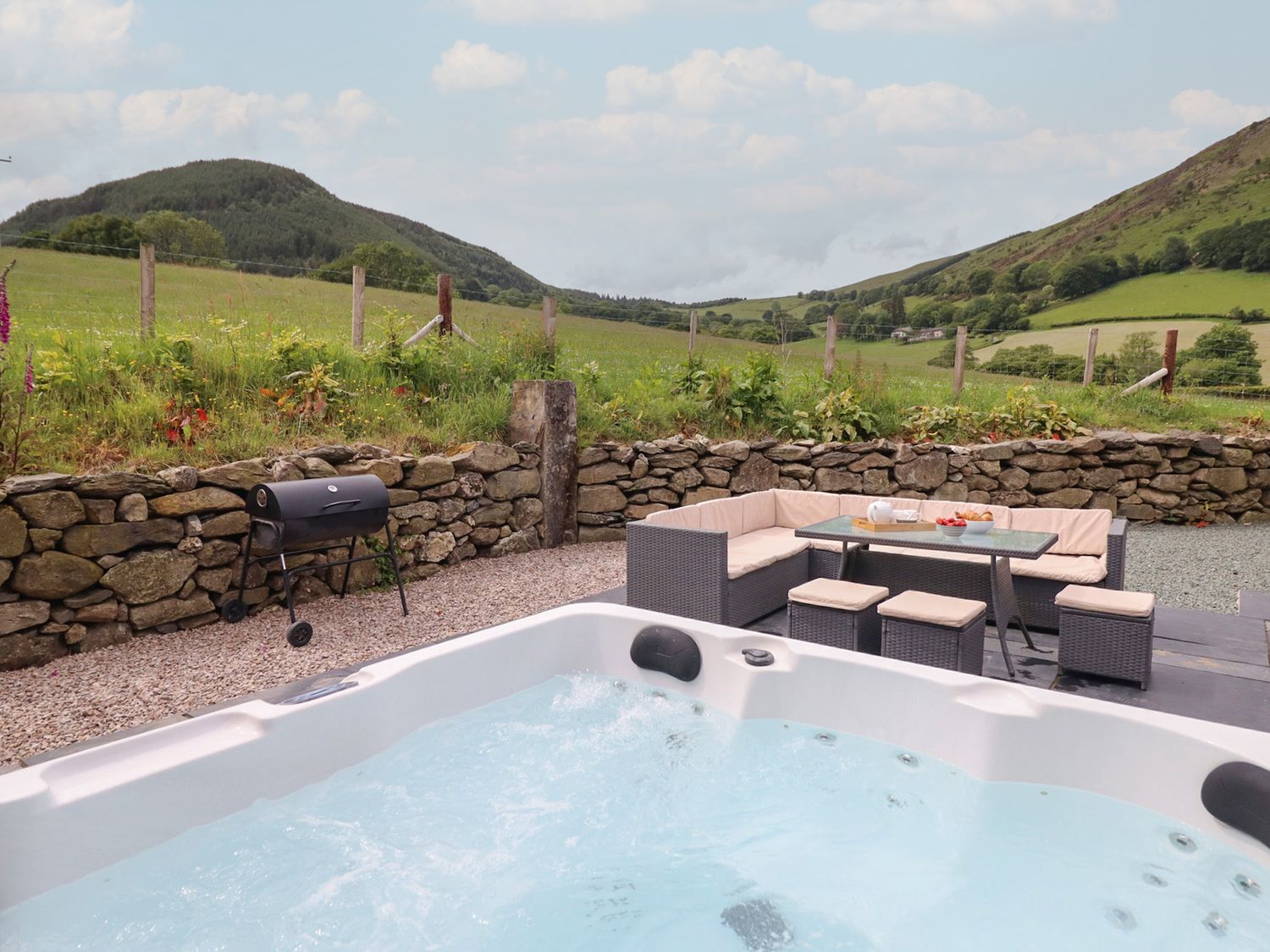 Cwmwr, Penybontfawr