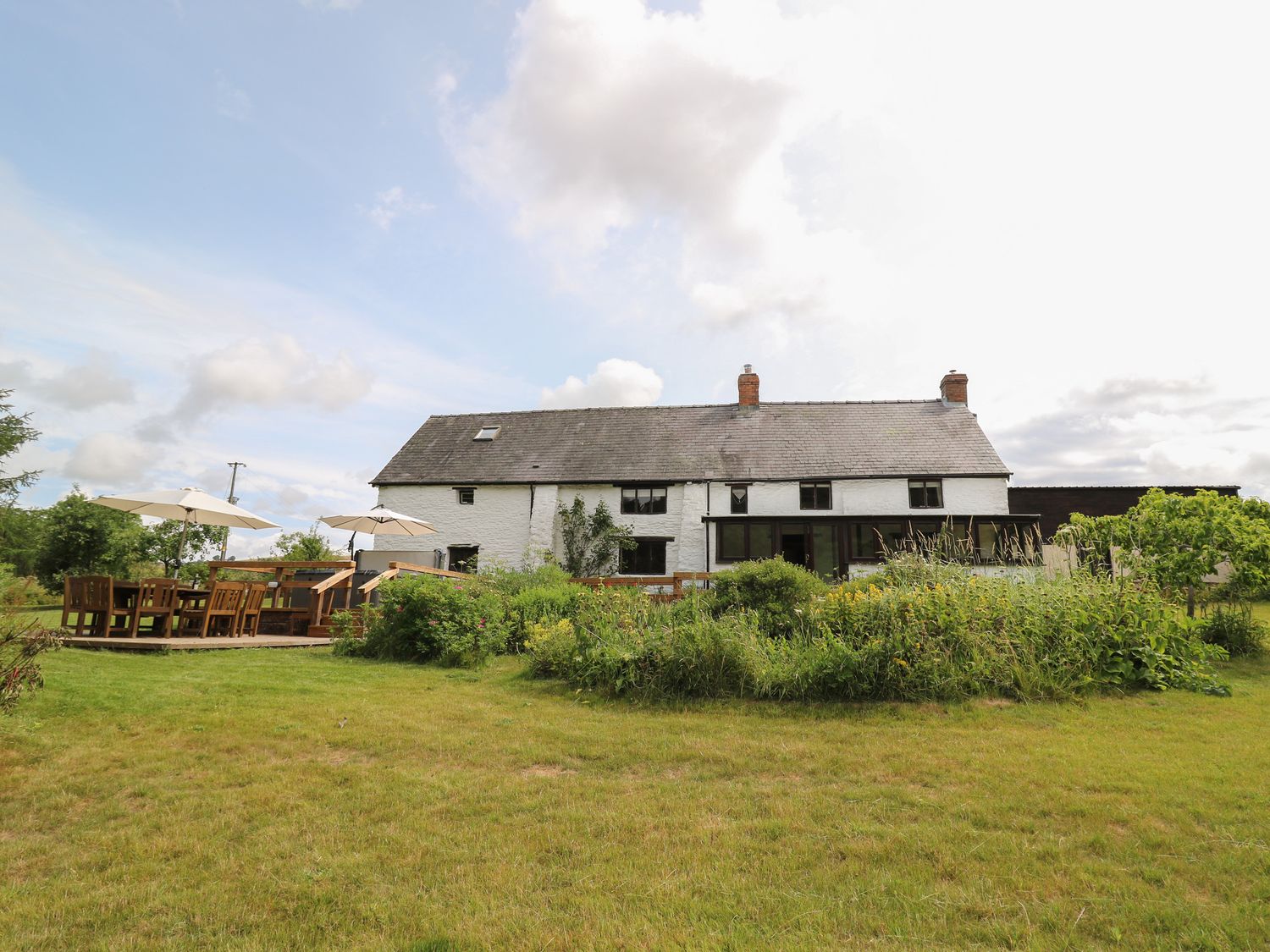 Penarth, Cregrina, near Builth Wells, Powys, in Wales. Hot tub. Smart TV. Woodburning stove. Parking