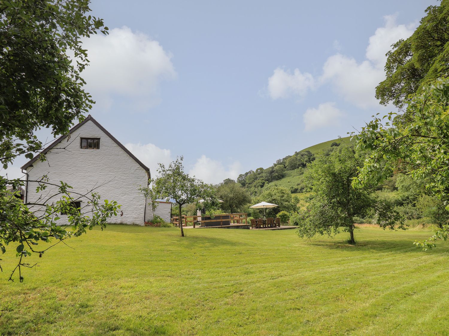 Penarth, Cregrina, near Builth Wells, Powys, in Wales. Hot tub. Smart TV. Woodburning stove. Parking