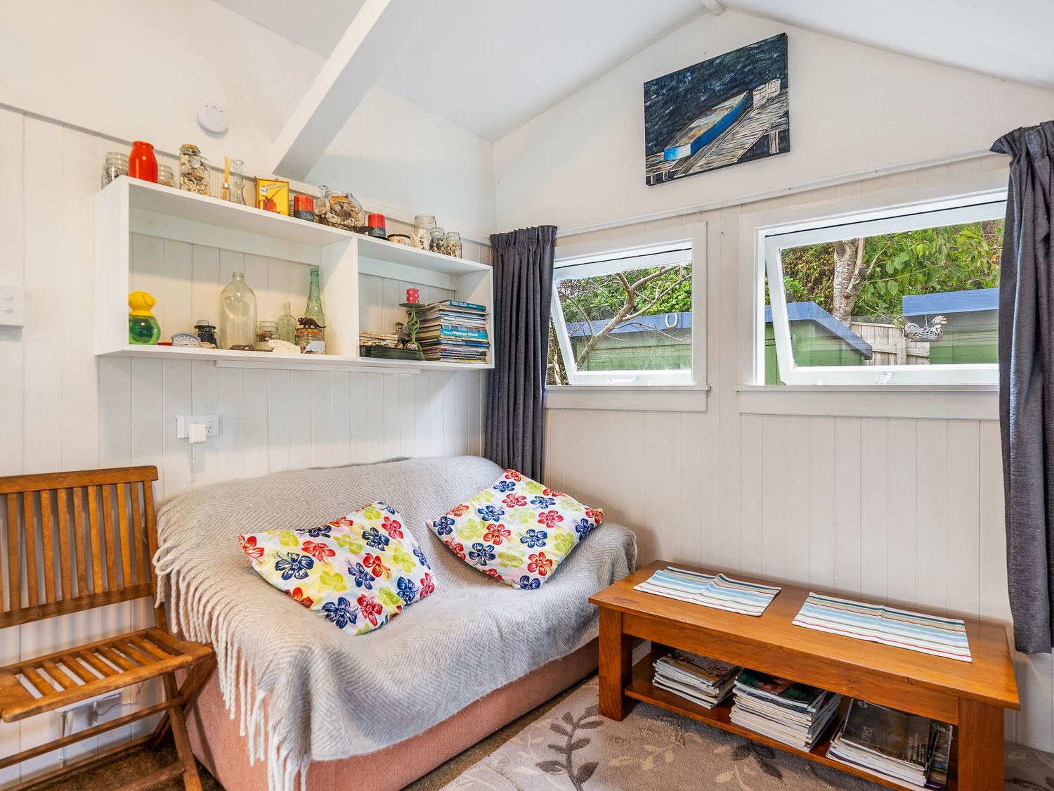 Blue Diamond Bach - Waikanae Beach                     photo 2