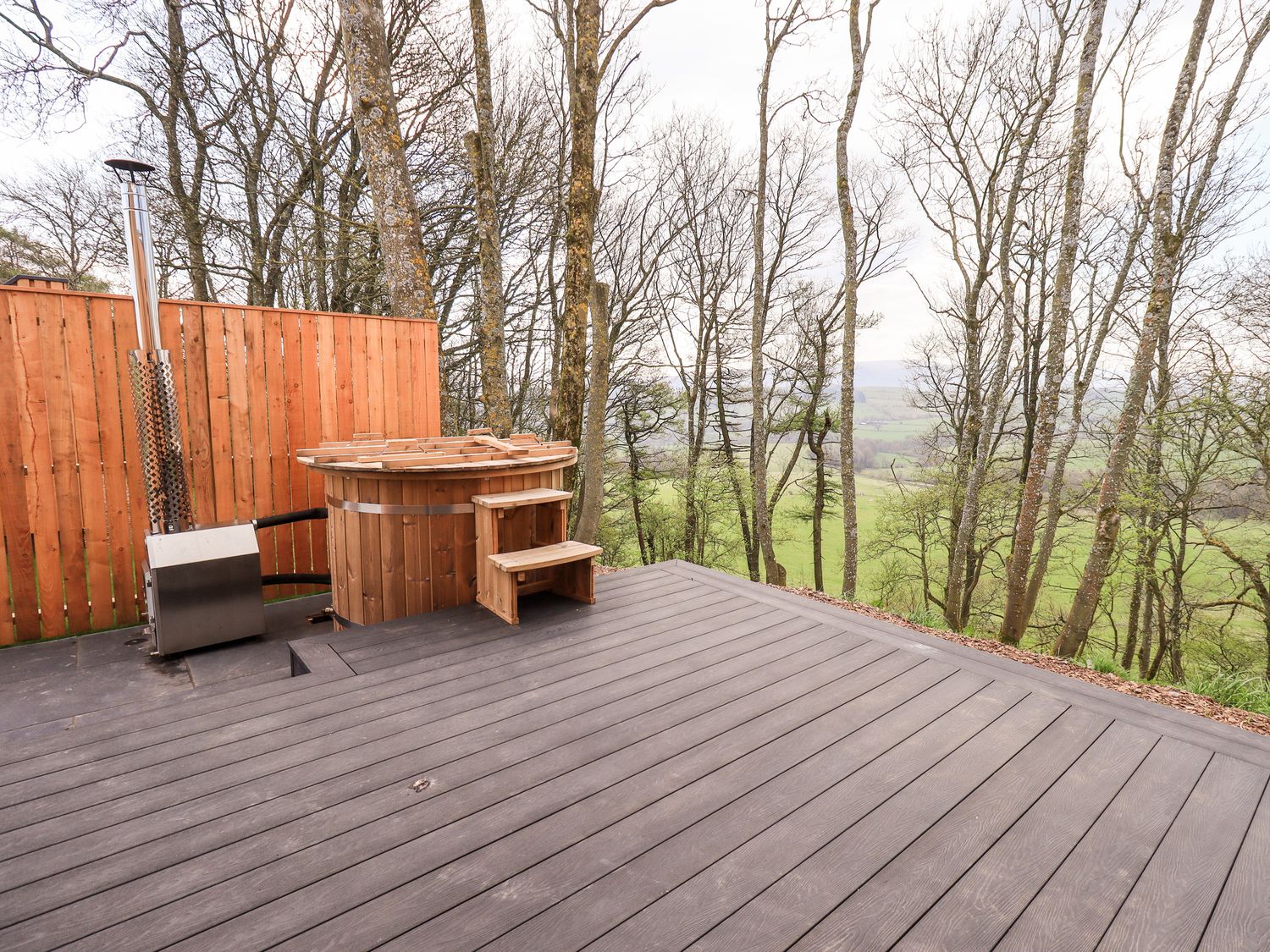 Bluebell Cabin Ullswater, Cumbria, romantic, hot tub, countryside views, in a National Park, one-bed