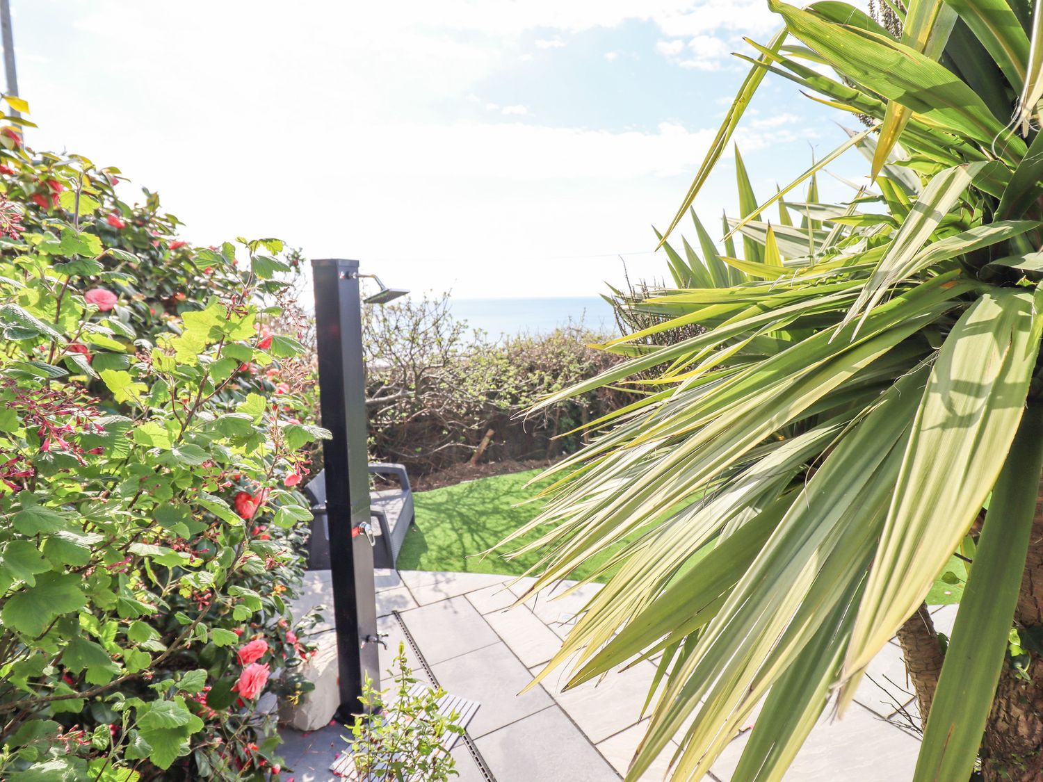 Bryn Glasfor, Barmouth Near Llanaber, pet-friendly, en-suite bedrooms, sea views, close to amenities