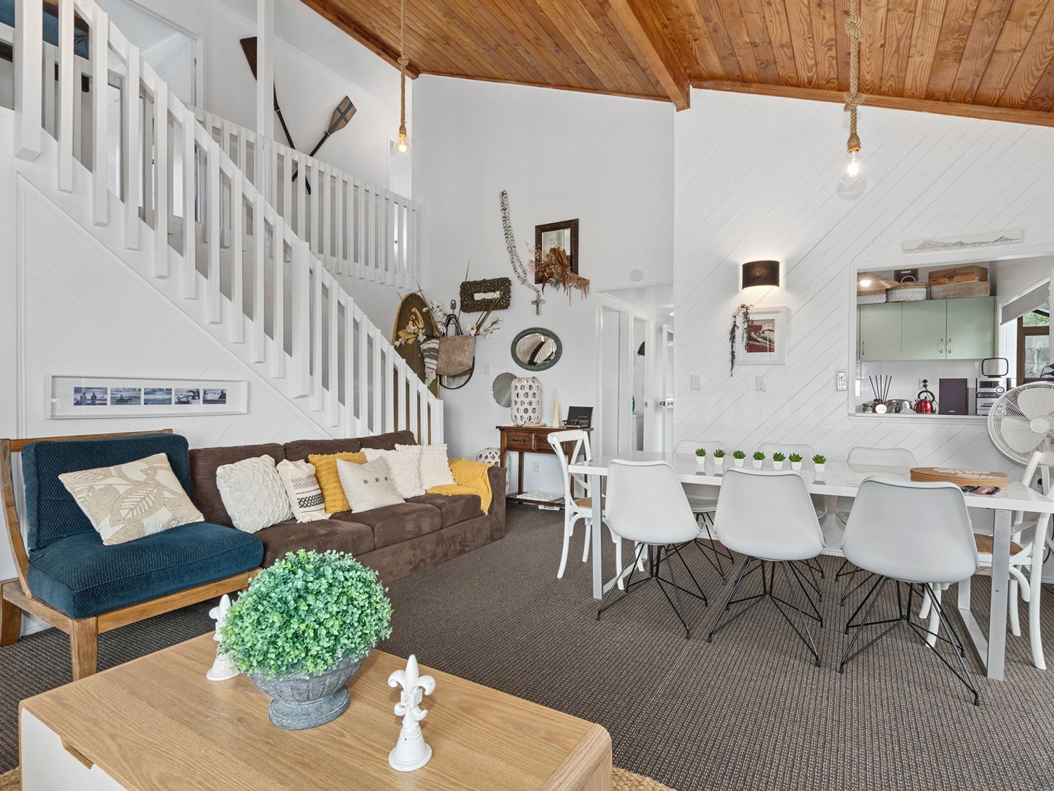 The Family Bach – Cable Bay Holiday Home                     photo 2
