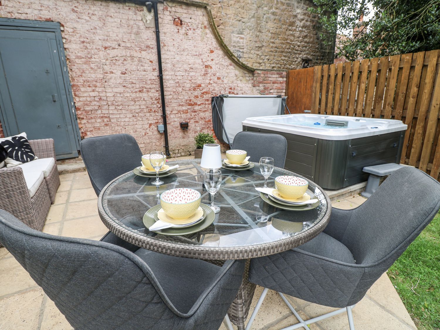 Cotton Mill Cottage, Cuckney, Nottinghamshire, pet-friendly, ground-floor apartment, family-friendly