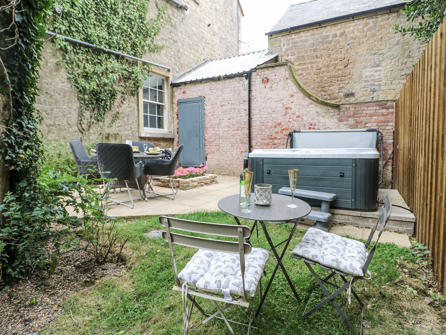 Cotton Mill Cottage, Cuckney, Nottinghamshire, pet-friendly, ground-floor apartment, family-friendly
