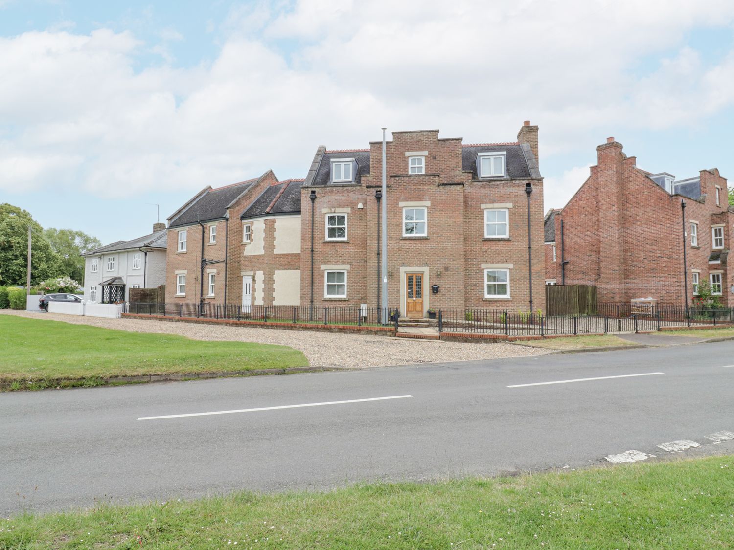 Chestnut Grange, Barrow, Suffolk. Over three storeys. Five bedrooms with en-suites. Private hot tub.