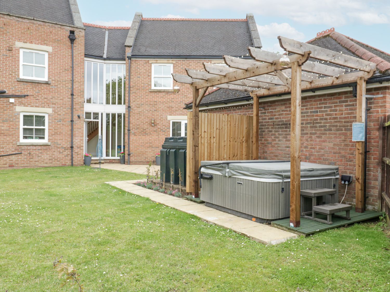 Chestnut Grange, Barrow, Suffolk. Over three storeys. Five bedrooms with en-suites. Private hot tub.