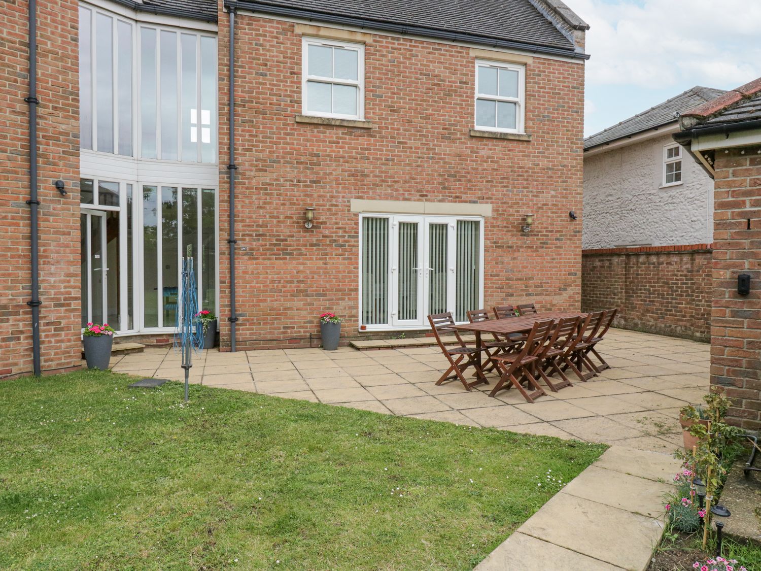 Chestnut Grange, Barrow, Suffolk. Over three storeys. Five bedrooms with en-suites. Private hot tub.