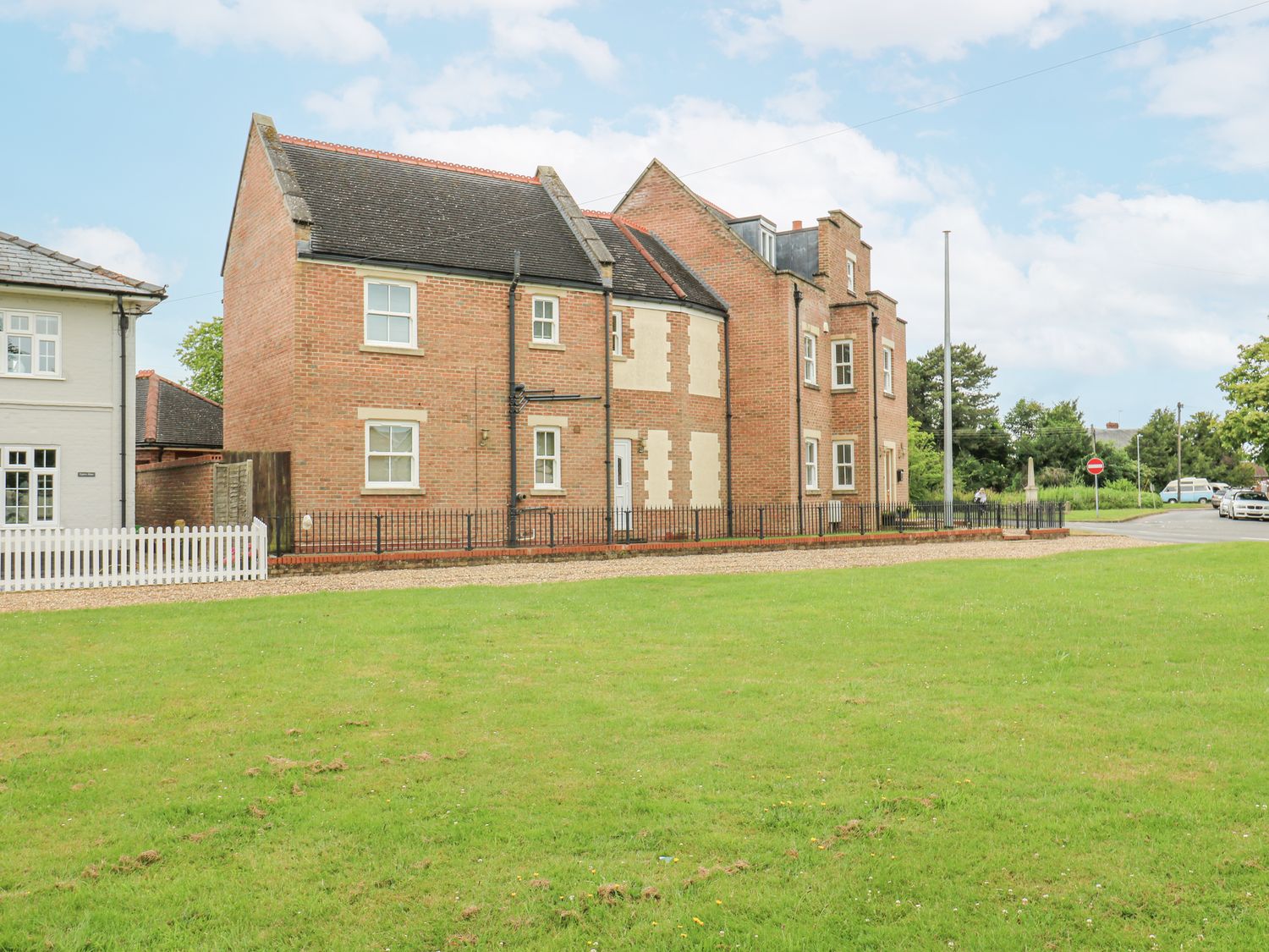 Chestnut Grange, Barrow, Suffolk. Over three storeys. Five bedrooms with en-suites. Private hot tub.