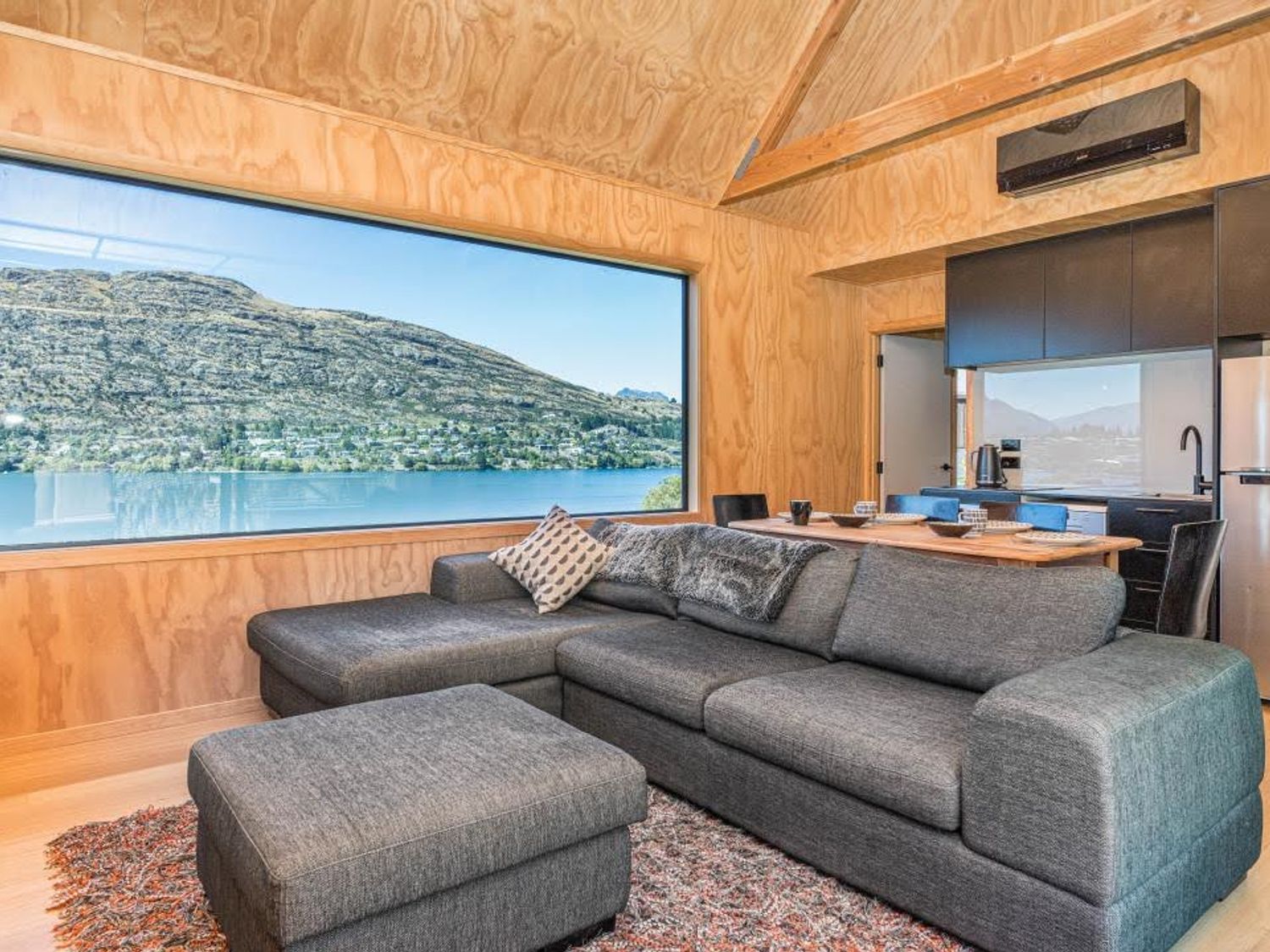 Picture Perfect - Queenstown Holiday Home                     photo 2
