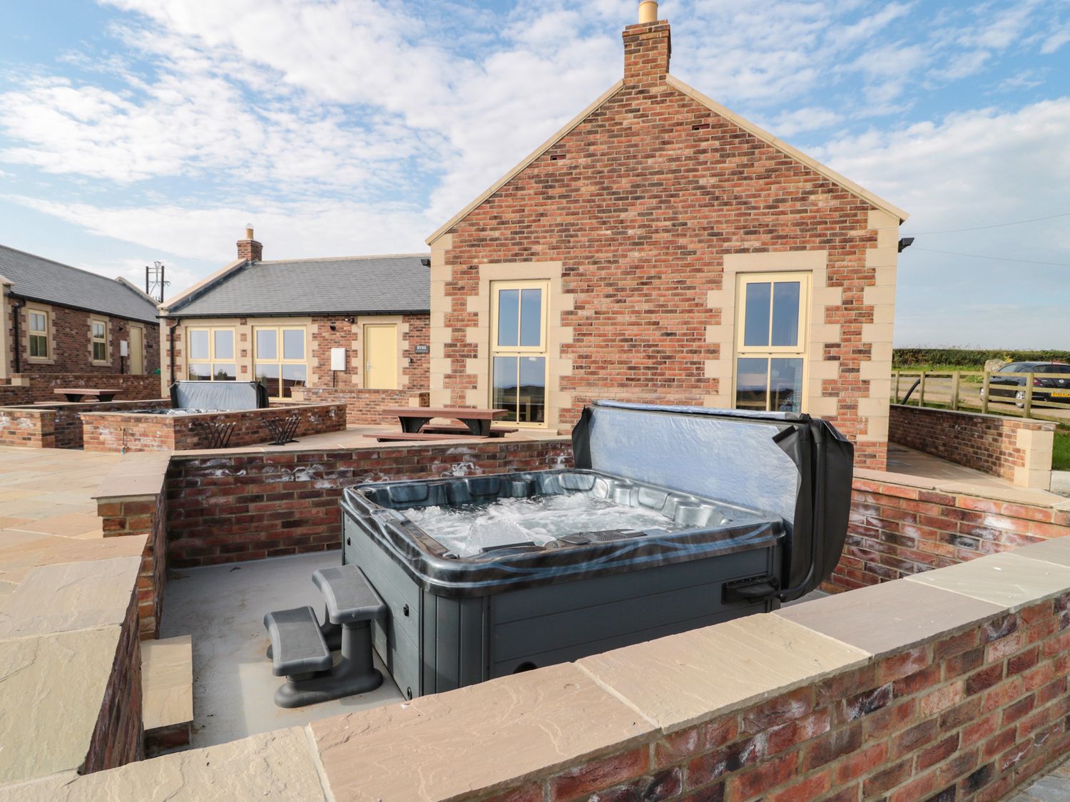 Byre Cottage in Embleton, Northumberland. Single-storey. Child-friendly. Spacious patio with hot tub