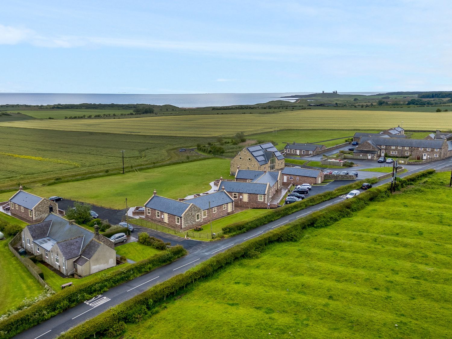 Byre Cottage in Embleton, Northumberland. Single-storey. Child-friendly. Spacious patio with hot tub