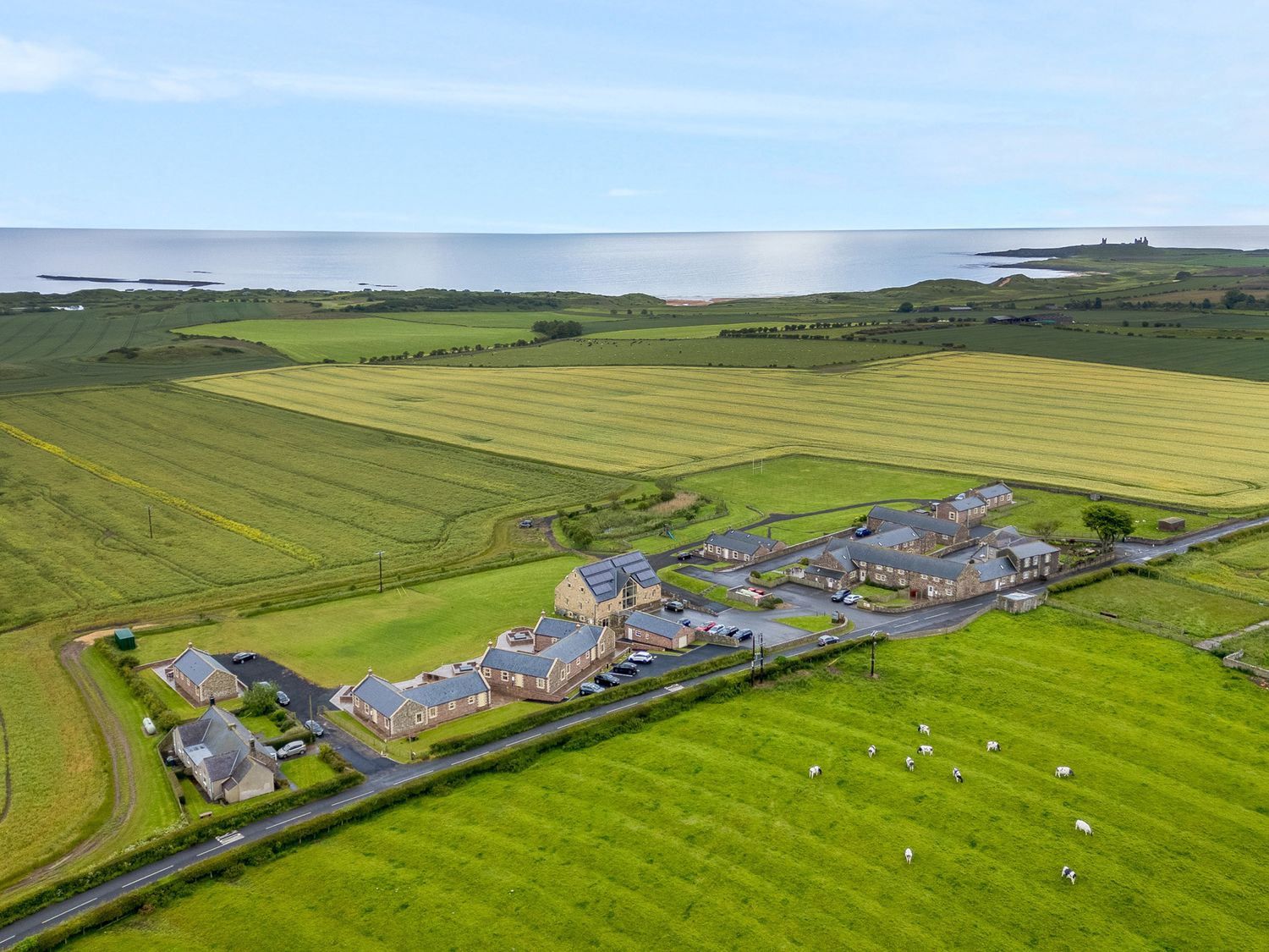 Byre Cottage in Embleton, Northumberland. Single-storey. Child-friendly. Spacious patio with hot tub