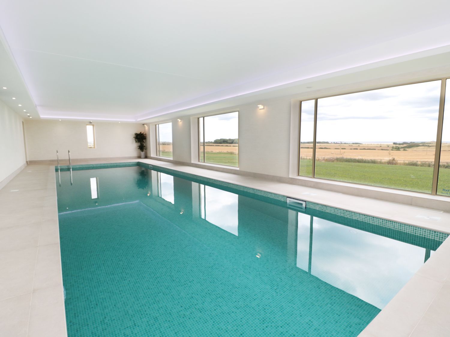 Byre Cottage in Embleton, Northumberland. Single-storey. Child-friendly. Spacious patio with hot tub