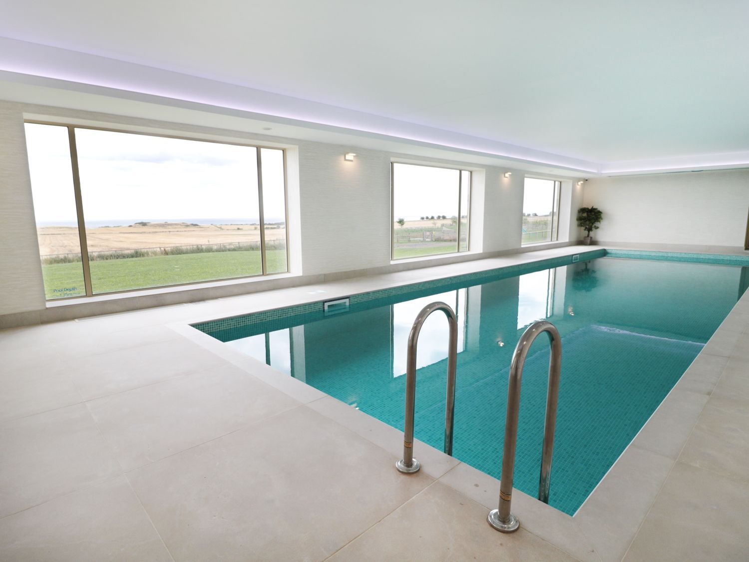 Byre Cottage in Embleton, Northumberland. Single-storey. Child-friendly. Spacious patio with hot tub